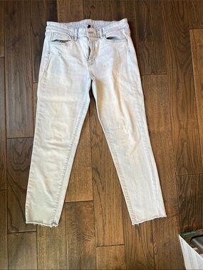 White House Black Market girlfriend-Light Blue Denim Jeans - Soft Wash